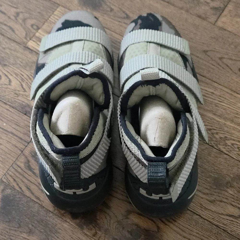 Lebron Soldier XI (GS) Sneaker Size 5Y